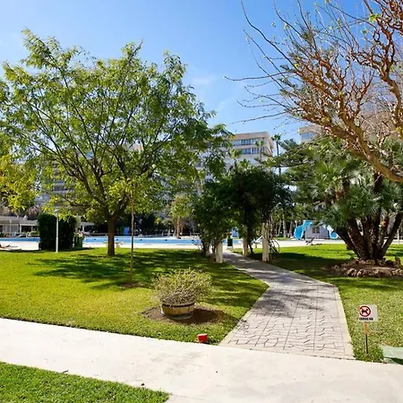 Apartment Garden With Pool And Ac